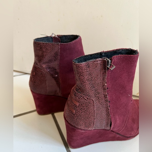 Toms maroon wedge boot Size 7 - Picture 7 of 8